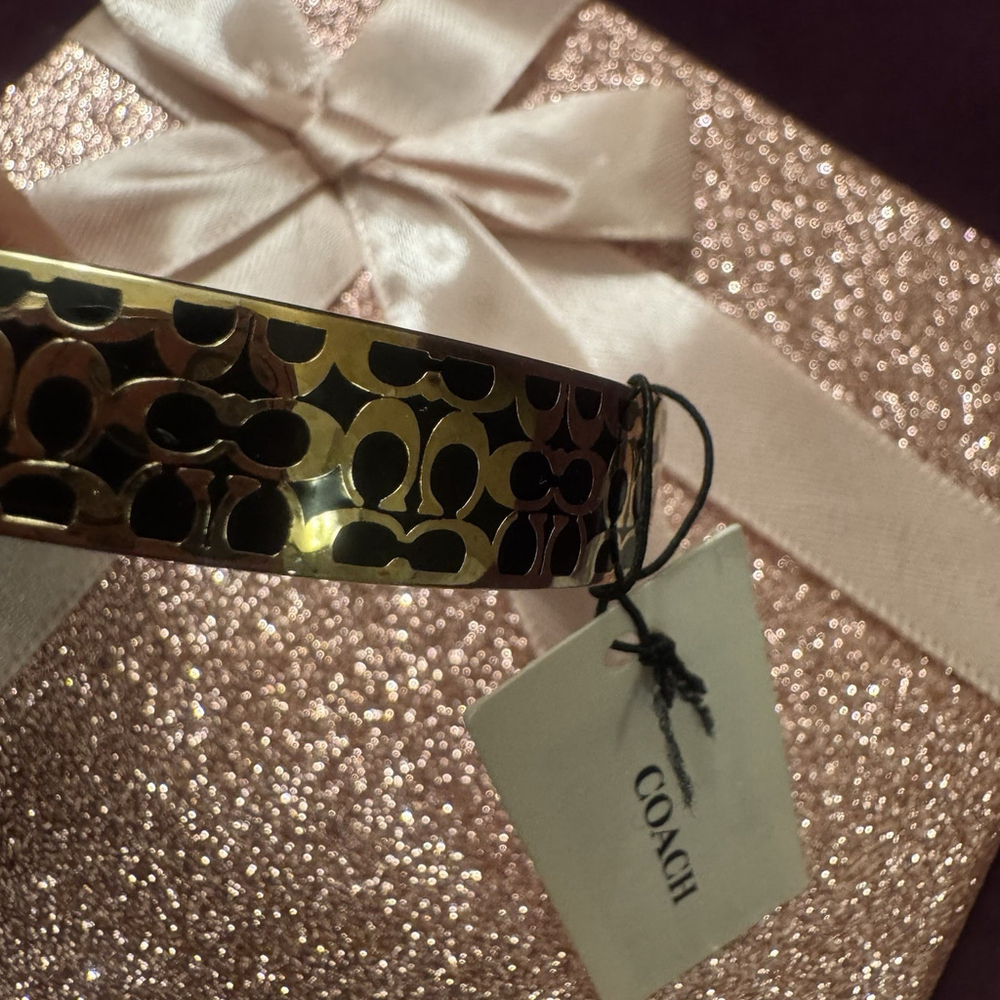 NWT Coach Enamel logo gold tone Signature Bangle bracelet Pink Box MSRP:$148 - Picture 4 of 13